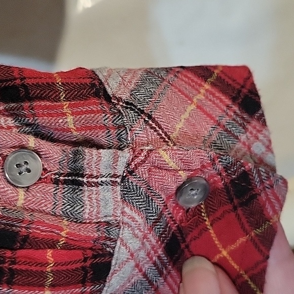 Red Plaid Flannel Shirt‎ Long Sleeve Button Up Casual Gray Accents - Picture 6 of 6